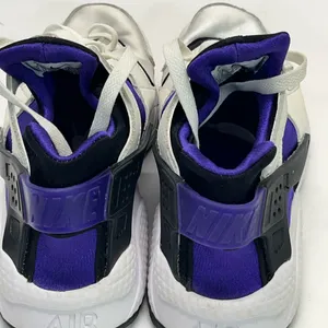 Nike‎ Air Huarache Run Sneakers Sz 7 Hyper Grape/White/Black Dh4439-105 Preowned thumbnail 5