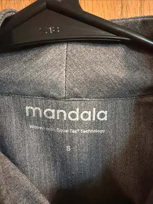 mandala Women’s‎ Gray Modern Two Pocket Scrub Jacket Small thumbnail 3