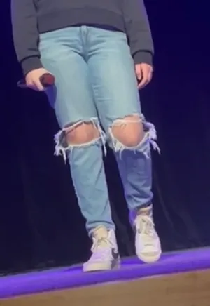 American Eagle Mom Jeans Ripped thumbnail 6