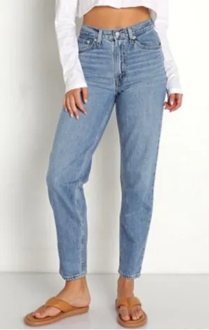 Levi’s Premium‎ 80’s Mom Jean High Rise Denim Jeans thumbnail 1