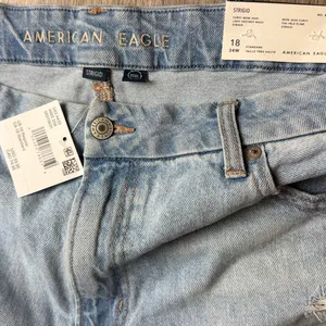 American Eagle Curvy Mom Jeans | Super High Rise | Light Wash Size 18 thumbnail 7