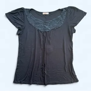 Cha Cha Vente Crochet Lace Detail Neckline Short Sleeve Top in Black Size Large thumbnail 1