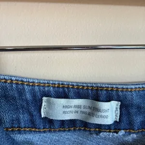 Universal Thread High Rise Slim Straight Jeans 10/30R Blue Womens Cotton Stretch thumbnail 4