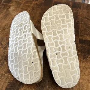 CUSHIONAIRE Leah Leather Thong Sandals Size 7 Granola thumbnail 10
