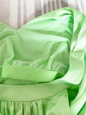 Boston Proper Nikki V Neck Charmeuse Blouse Bright Green Size 2 Colorful Summer thumbnail 3