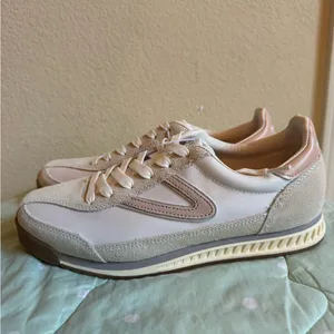 NWT Tretorn Hailey Women's Pink and Cream Sneakers size 9 thumbnail 2