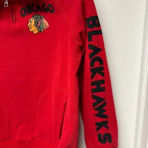 47 Brand Chicago Blackhawks Red Pullover Quarter Zip Sweatshirt Womens Size Small thumbnail 3