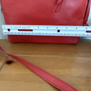 FOSSIL Red Pebble Leather Messenger Medium Crossbody/Shoulder Bag Key Charm thumbnail 8