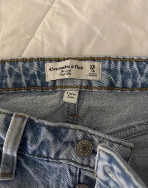 Abercrombie jeans thumbnail 2