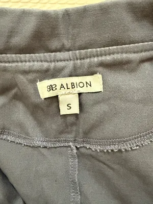 Albion Short Sleeve Zip-Front Romper in Slate thumbnail 4