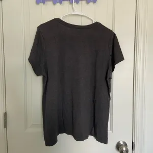 EUC | women’s scoop‎ neck tshirt — XL thumbnail 3