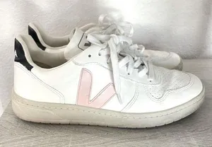 VEJA V-10 VEGAN WHITE PETALE BLACK 2.0625 thumbnail 1