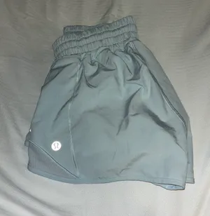 Lululemon Hotty Hot Short 2.5” thumbnail 2