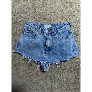 Princess Polly Womens Light Wash Distressed Raw Hem Denim Shorts Blue Size US 2 thumbnail 2
