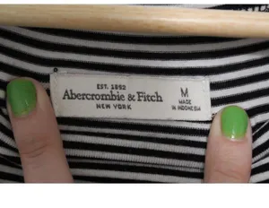 Womens Abercrombie & Fitch Black White Soft Short Sleeve Cropped Top Size Medium thumbnail 3