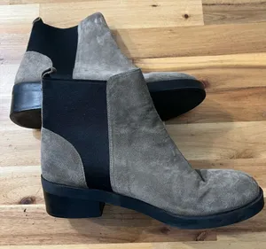 Steve Madden GRROUPlE Taupe Suede Chelsea Boots thumbnail 1