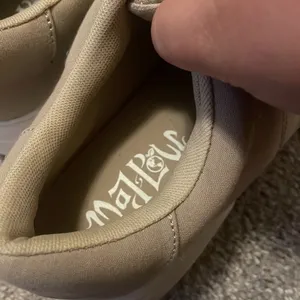 Mad love comfortable walking shoes canvas tan size 9 new thumbnail 2