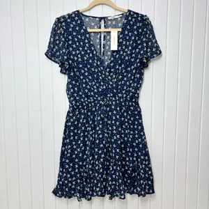 Francesca’s Mi‎ Ami Navy Floral Wrap Dress Short Sleeve Above Knee Size M thumbnail 2