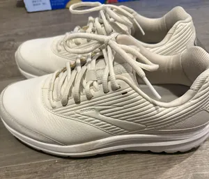 Brooks Addiction Walkers size 10 thumbnail 4