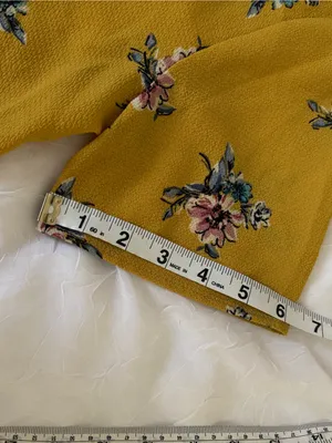 EUC Yellow Floral Short Sleeve blouse with Pleated Hem | Les Amis Women’s M thumbnail 8