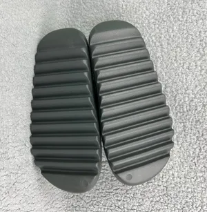 Adidas Yeezy Slide Onyx Size 7 thumbnail 4