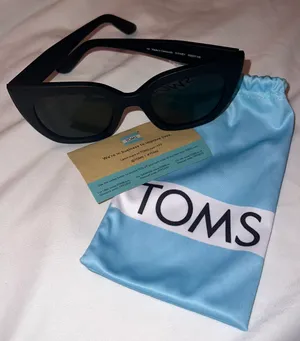 Sunglasses thumbnail 1