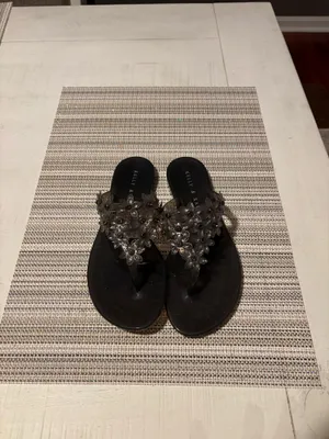 Kelly & Katie Gray Floral Sandals thumbnail 2