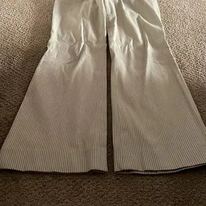 Club Monaco Women’s Beige & Black Striped Wide Leg Pants thumbnail 6