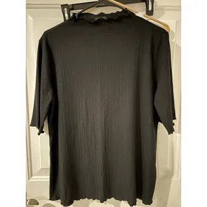 Ann‎ Taylor Factory Ribbed Ruffle Mock Neck Top Blouse Short Sleeve Black Sm thumbnail 2