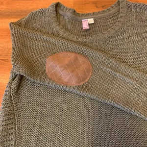 Alya sweater women’s large hunter green brown elbow patches open knit thumbnail 3