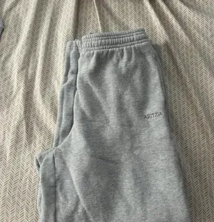 Grey Aritzia Sweatpants thumbnail 1