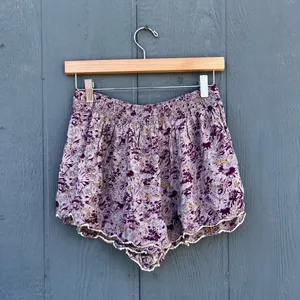 Free People Floral Scallop Hem Shorts Size Small thumbnail 3