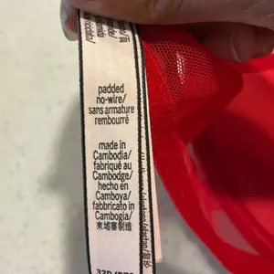 Victoria’s Secret padded no wire push up bra size 32D thumbnail 5