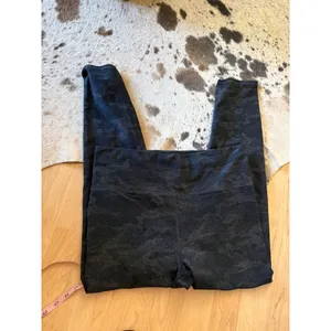 VUORI Clean Elevation‎ Leggings Black Camo Heather DreamKnit Size XL thumbnail 3