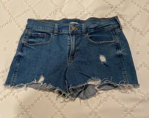 Old Navy Boyfriend Jean Shorts Size 4 thumbnail 1