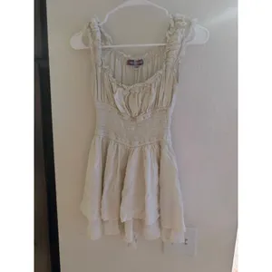 Urban Outfitters Cream Clip Dot Smocked Waist Ruffle Romper‎ Womens Small thumbnail 2