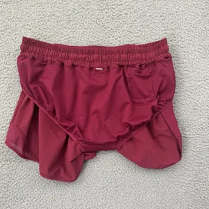 Lululemon Hotty Hot Shorts Low Rise 2.5" Pomegranate Pink Athletic Women's 10 thumbnail 4