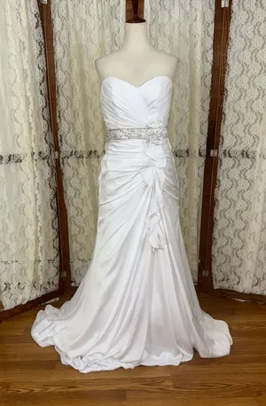 Gorgeous New Jacqueline Exclusive Ruched Drape Wedding Gown thumbnail 1