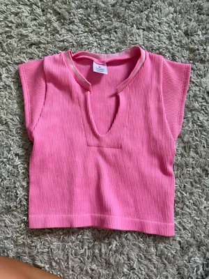 Pink V thumbnail 1