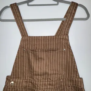 WEWOREWHAT‎ Slit Overall Shorts Romper Pinstripe Brown raw hem Size S thumbnail 3
