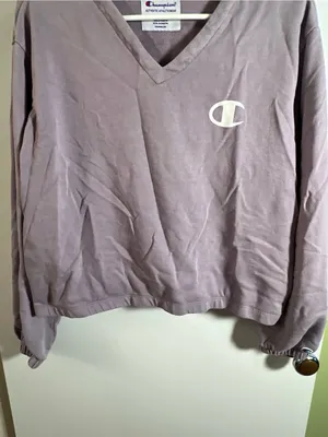Champion Women’s Size Medium Boxy‎ Cropped Sweatshirt V-Neck Smoked Lilac Purple thumbnail 4