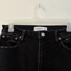 Abercrombie & Fitch Ankle Straight Ultra‎ High Rise Curve Love Jeans 27/4 Black thumbnail 2
