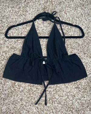SheIn Halter Crop Top thumbnail 1