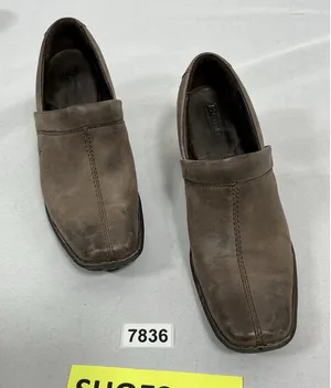 womans Excellent Condition born slip on shoes Size 8 brown Square Toe Block Heel thumbnail 1