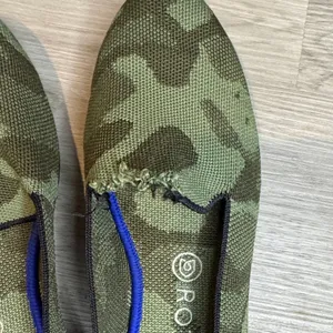 Rothy's Camouflage Flats with Blue Trim sz 10 thumbnail 4
