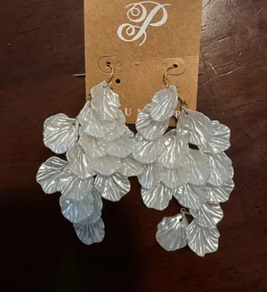 White Pearl Shell Dangle Boutique Earrings thumbnail 1