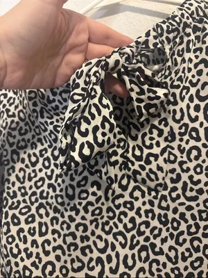 Ann Taylor Black & White Leopard Print Blouse with bow on back M thumbnail 5
