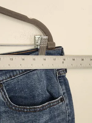 Levi's Womens Medium Wash Denim Jean Shorts Size 33 thumbnail 5