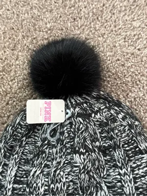 NWT Victoria’s Secret PINK Black White Cable Knit Sherpa Pom Beanie Hat thumbnail 5