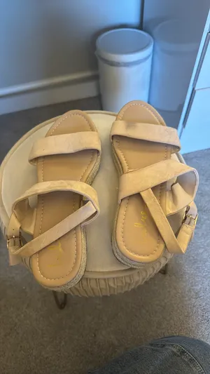 lulu’s sandals  thumbnail 3